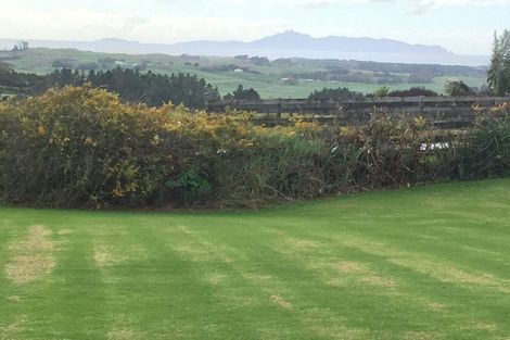 Photo of property in 24 Te Arai Point Road, Te Arai, Wellsford, 0975