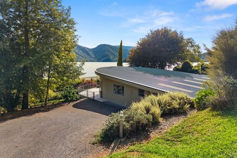 Photo of property in 16 Old Coach Road, Havelock, 7100