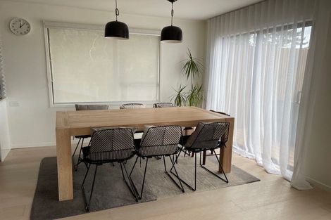 Photo of property in 2 Trias Road, Totara Vale, Auckland, 0629