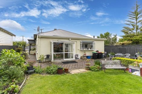 Photo of property in 11 Hargest Crescent, Saint Kilda, Dunedin, 9012