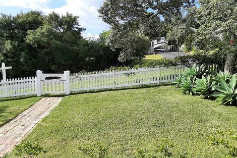 Photo of property in 13 Robertson Street, Russell, 0202