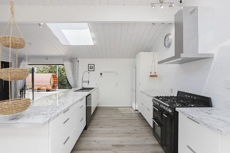 Photo of property in 192 Mountain Road, Henderson Valley, Auckland, 0612