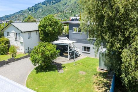 Photo of property in 30 Beach Road, Waikawa, Picton, 7220