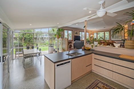 Photo of property in 14 Kenneth Avenue, Whitianga, 3510