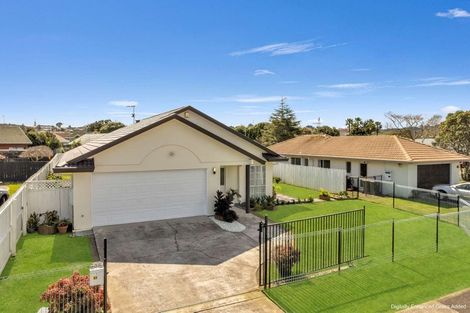 Photo of property in 52 Riverton Drive, Randwick Park, Auckland, 2105