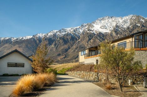 Photo of property in 48 Cunninghams Drive, Jacks Point, Queenstown, 9371