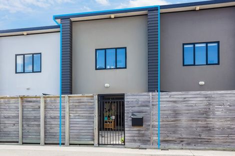 Photo of property in 2/9 Surrey Street, Tawa, Wellington, 5028
