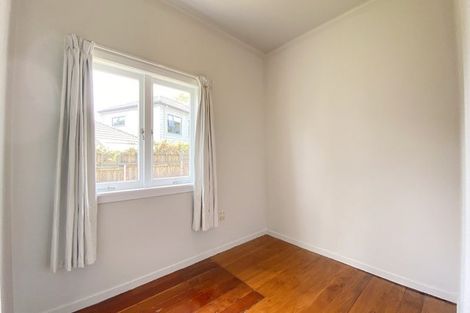 Photo of property in 32 Queensway, Three Kings, Auckland, 1024