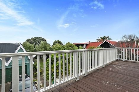 Photo of property in 17 Norwood Road, Bayswater, Auckland, 0622