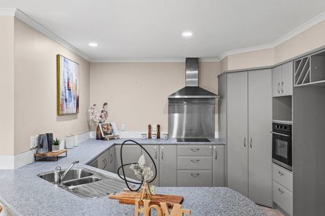 Photo of property in 8 Bokeen Lane, Flat Bush, Auckland, 2019