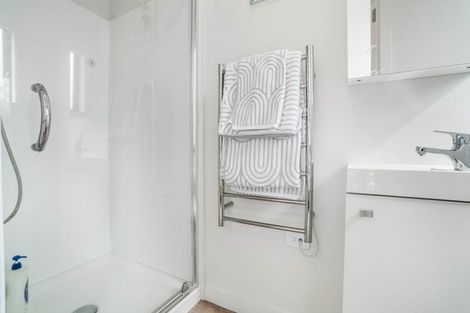 Photo of property in 2/141 Wallace Road, Mangere Bridge, Auckland, 2022