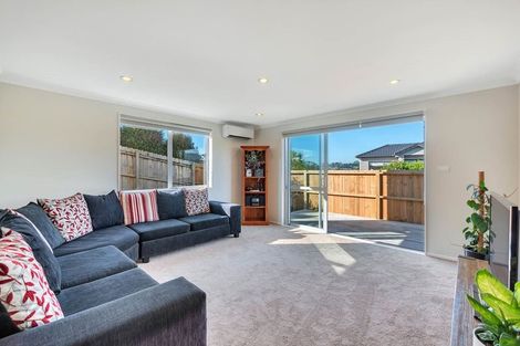 Photo of property in 49 South Kensington Way, Henderson, Auckland, 0612