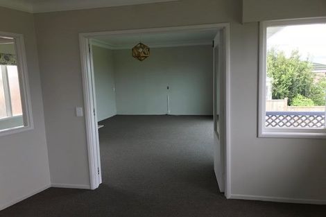 Photo of property in 11 Lynton Road, Bucklands Beach, Auckland, 2012