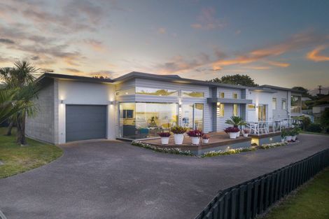 Photo of property in 870 Whangaparaoa Road, Manly, Whangaparaoa, 0930