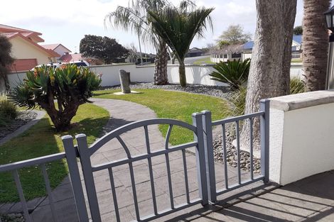 Photo of property in 12 Shelter Grove, Frankleigh Park, New Plymouth, 4310
