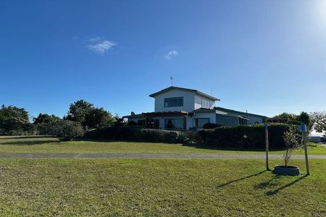 Photo of property in 1415 Whangaparaoa Road, Army Bay, Whangaparaoa, 0930