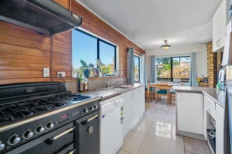 Photo of property in 12 Lendenfeld Drive, Papatoetoe, Auckland, 2025