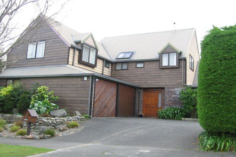 Photo of property in 15 Hillgrove Place, Fitzherbert, Palmerston North, 4410