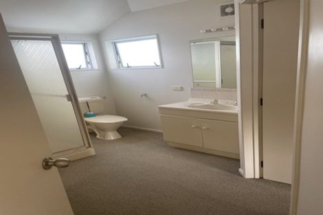 Photo of property in 2/479 Glenfield Road, Glenfield, Auckland, 0629