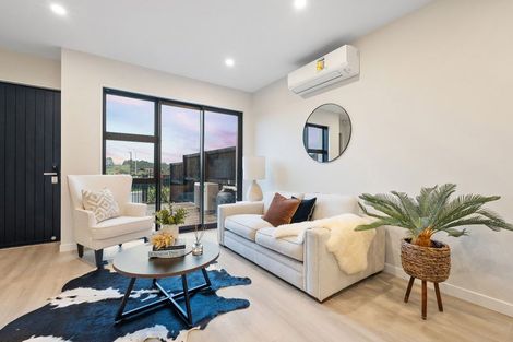 Photo of property in 2/16 Clara Road, Silverdale, 0932