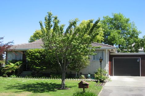 Photo of property in 13 Kingham Place, Avonhead, Christchurch, 8042