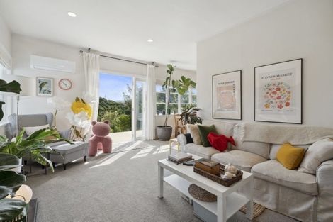 Photo of property in 15 Leveson Street, Strathmore Park, Wellington, 6022