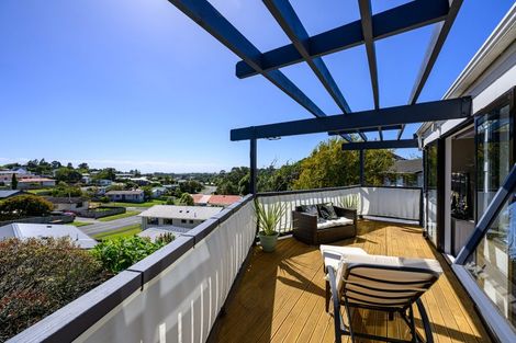 Photo of property in 3 Lindaver Grove, Merrilands, New Plymouth, 4312