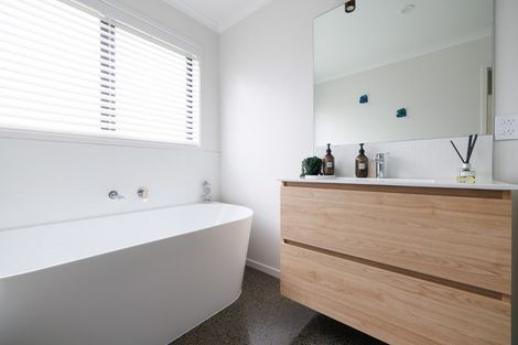 Photo of property in 27 Te Piriti Road, One Tree Point, 0118