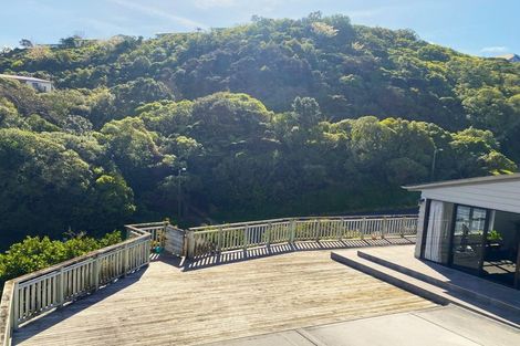 Photo of property in 76 Dowse Drive, Maungaraki, Lower Hutt, 5010