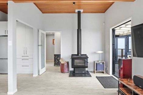 Photo of property in 19 Cascade Avenue, Waiatarua, Auckland, 0604