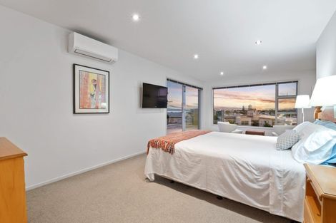 Photo of property in 12 Rangitoto Terrace, Milford, Auckland, 0620