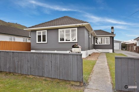 Photo of property in 43 Russell Road, Wainuiomata, Lower Hutt, 5014