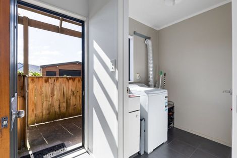 Photo of property in 16 Gladys Place, Kelvin Grove, Palmerston North, 4414