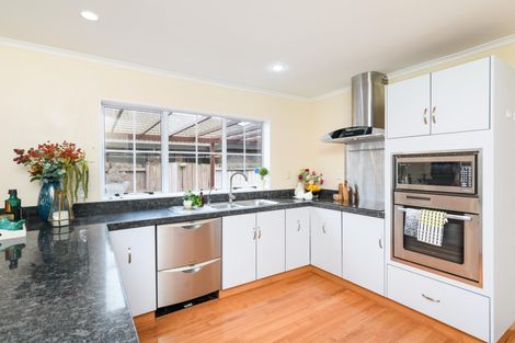 Photo of property in 2 Rosebank Avenue, Kelvin Grove, Palmerston North, 4414