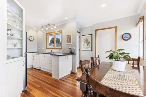 Photo of property in 43 Neil Avenue, Te Atatu Peninsula, Auckland, 0610