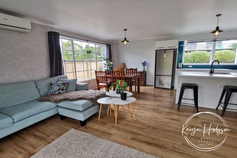 Photo of property in 9 Whaka Street, Maungaturoto, 0520