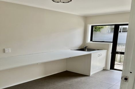 Photo of property in 242a East Coast Road, Forrest Hill, Auckland, 0620