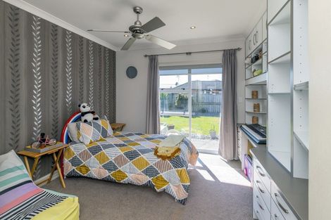 Photo of property in 15 Okarito Avenue, Levin, 5510