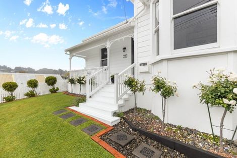 Photo of property in 32 Belt Road, Moturoa, New Plymouth, 4310