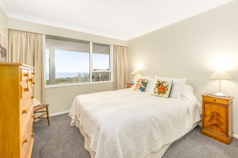 Photo of property in 8 Ara Kuaka, Waikanae Beach, Waikanae, 5036