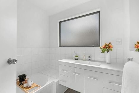 Photo of property in 15 Parkham Drive, Burnside, Christchurch, 8053