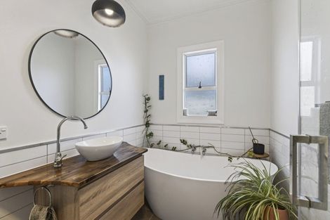 Photo of property in 319 Carrington Street, Vogeltown, New Plymouth, 4310