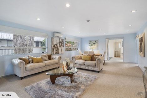 Photo of property in 27a Clairville Crescent, Wai O Taiki Bay, Auckland, 1072