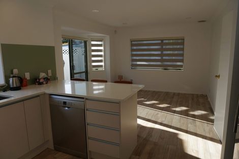 Photo of property in 1/70 Uxbridge Road, Mellons Bay, Auckland, 2014