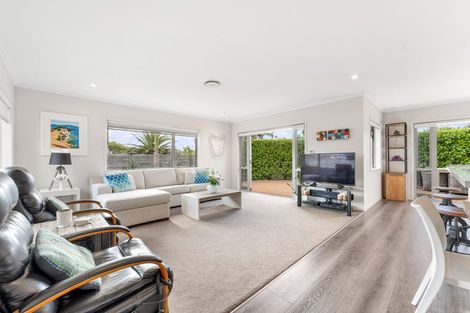 Photo of property in 7 Laurie Street, Red Beach, 0932