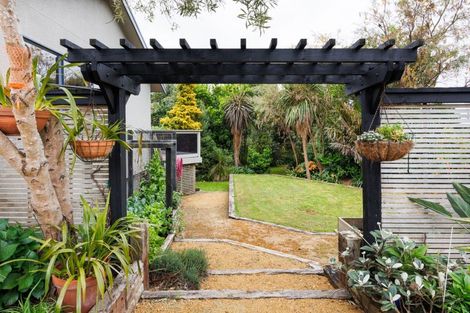 Photo of property in 23 Abby Road, Fitzherbert, Palmerston North, 4410