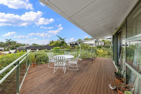 Photo of property in 8 Copperfield Terrace, Mellons Bay, Auckland, 2014