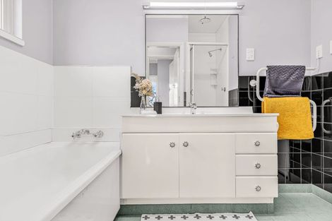 Photo of property in 37 Colwyn Street, Bryndwr, Christchurch, 8053