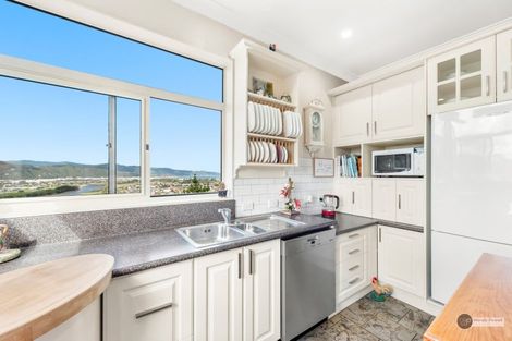 Photo of property in 11c Saint Johns Way, Normandale, Lower Hutt, 5010