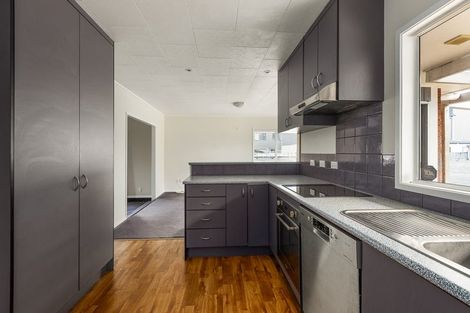 Photo of property in 15 Taikata Road, Te Atatu Peninsula, Auckland, 0610